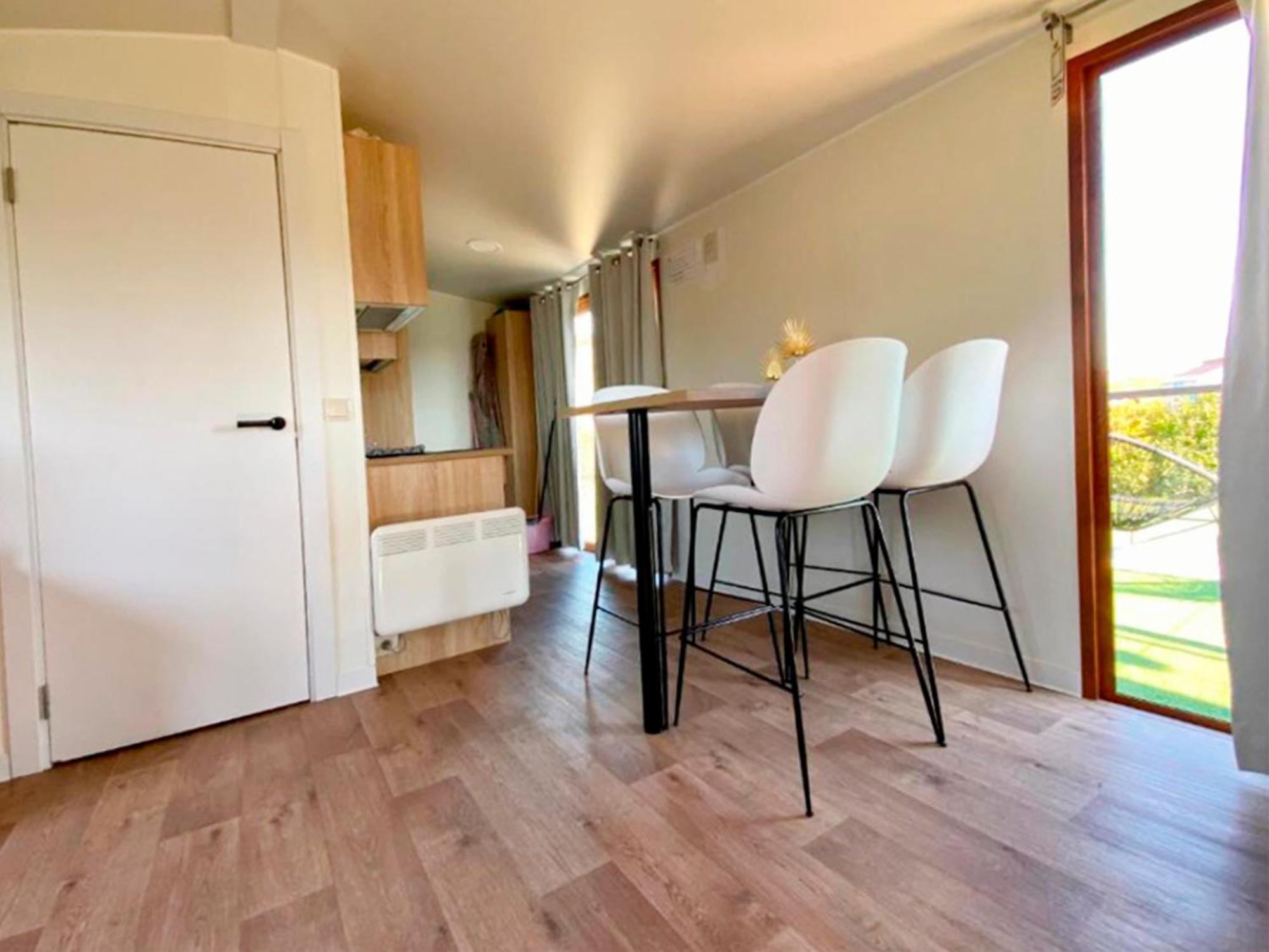 Apartamentos Via Street 3000 Hinojedo Екстер'єр фото